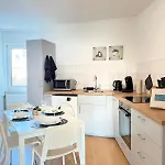 Cosyhomes24 - Centrally With Parking Space - Ge09c *